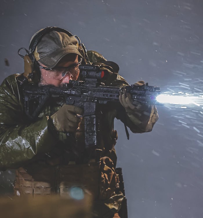 CAT4 Black Barricade light
