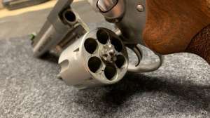 Revolver 1 e991f65cda8cad0d03a7ea8cd2674507