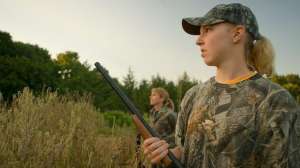 Girl dove hunting shotgun e991f65cda8cad0d03a7ea8cd2674507