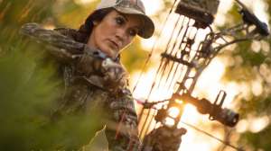 Melissa bachman bowhunting cropped