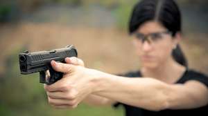 Web VP9 Action Image Female Shooting 190104 123516