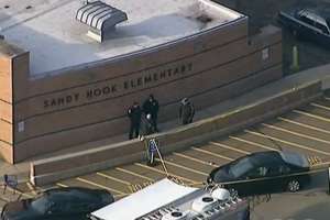 Police at Sandy Hook2 190104 123346