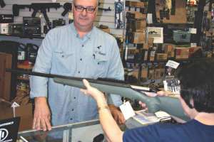 Customer trying rifle fit e991f65cda8cad0d03a7ea8cd2674507 201012 082501