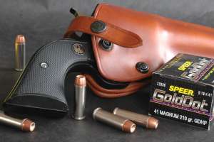 Ruger Blackhawk e991f65cda8cad0d03a7ea8cd2674507