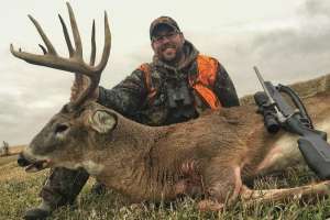 Deer hunter with big buck and rifle f4159788da6a13a05c7755e7e3b29890 201011 122503