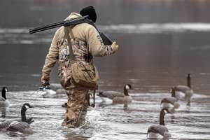 FC Mossberg Silver Reserve Synthetic Goose Wading