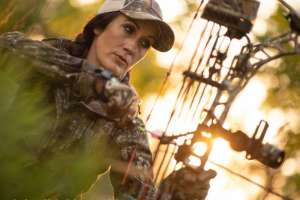 Melissa bachman bowhunting cropped