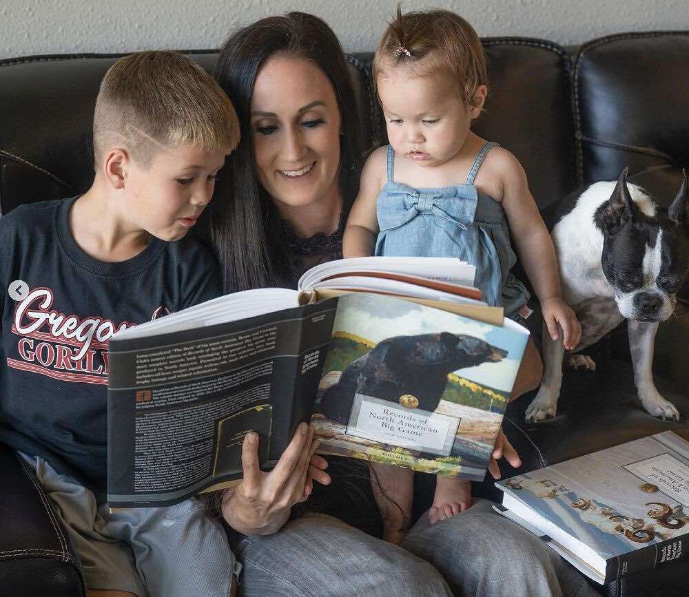 Web Melissa Bachman and kids e991f65cda8cad0d03a7ea8cd2674507